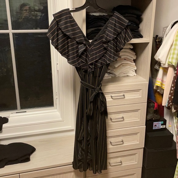 Alice + Olivia Dresses & Skirts - Alice & Olivia Silk Ruffle Dress